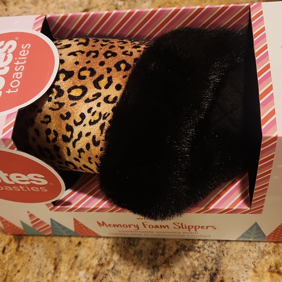 TOTES TOASTIES Cheetah Animal Print Memory Foam Slippers. NEW! Holiday Gift Idea - Picture 8 of 16